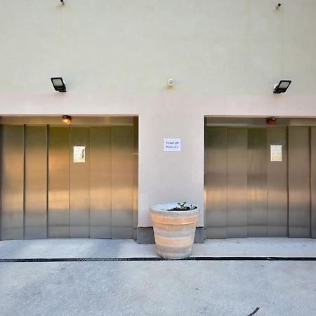 Brand New ! Seaside Apt With Poolview & Parking بودفا المظهر الخارجي الصورة
