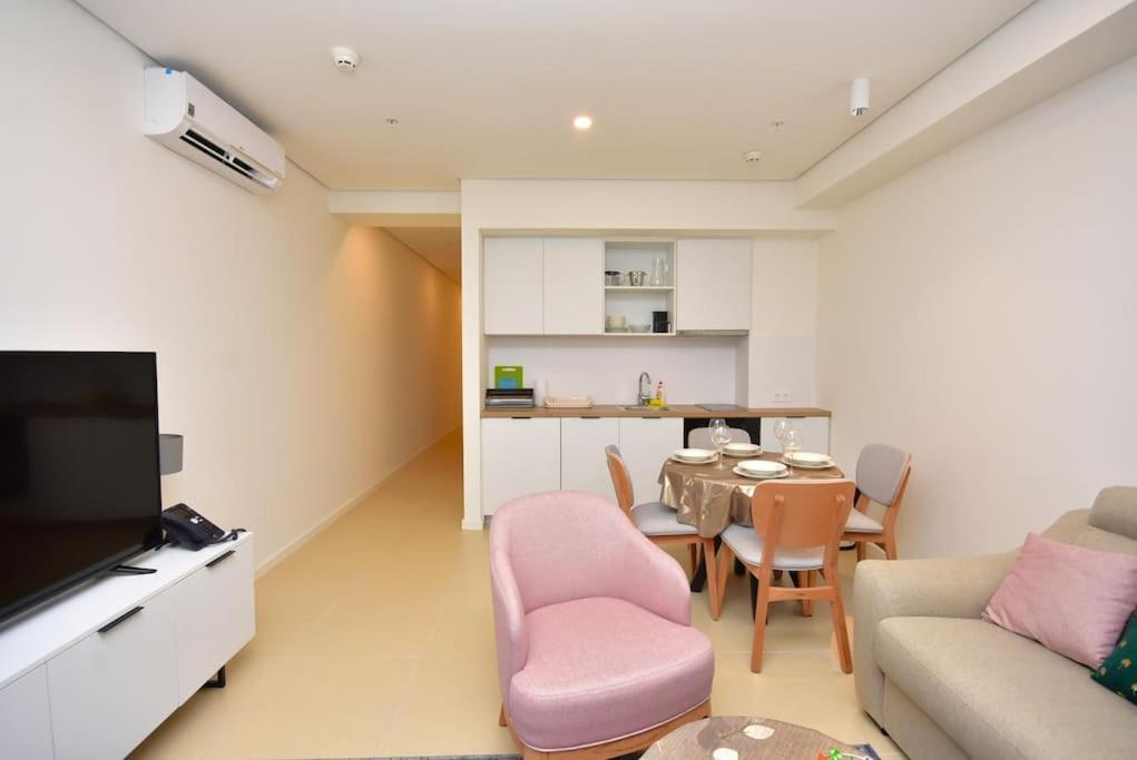 Brand New ! Seaside Apt With Poolview & Parking بودفا المظهر الخارجي الصورة