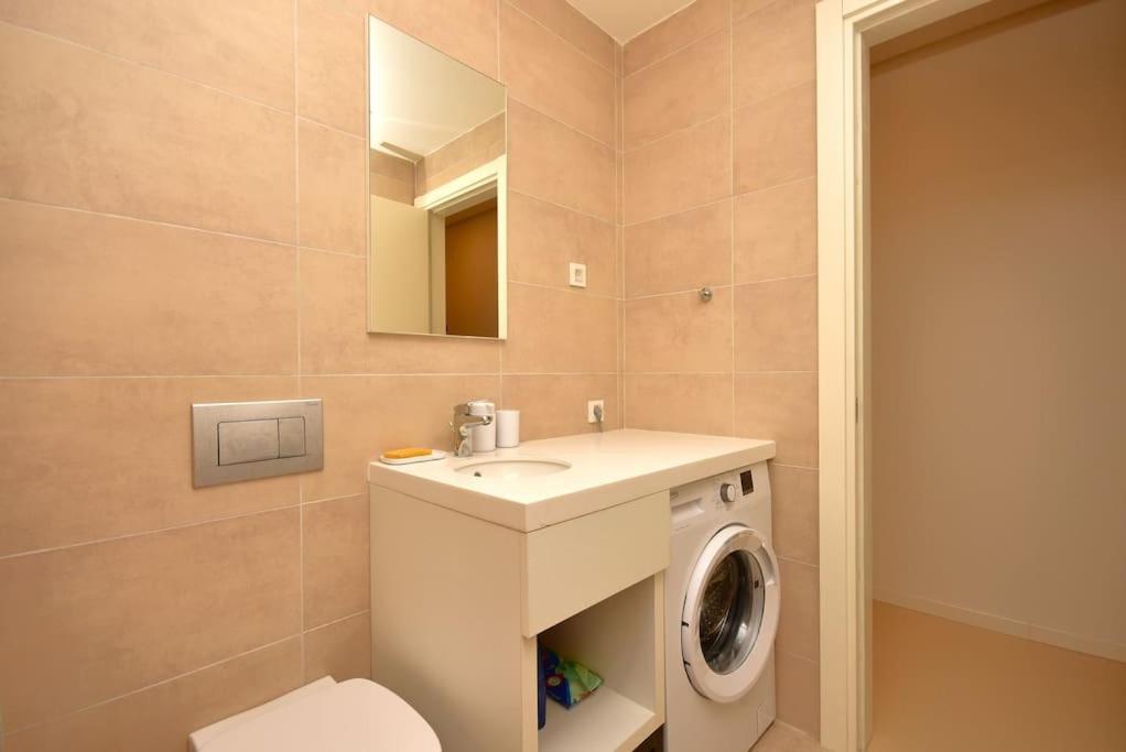 Brand New ! Seaside Apt With Poolview & Parking بودفا المظهر الخارجي الصورة