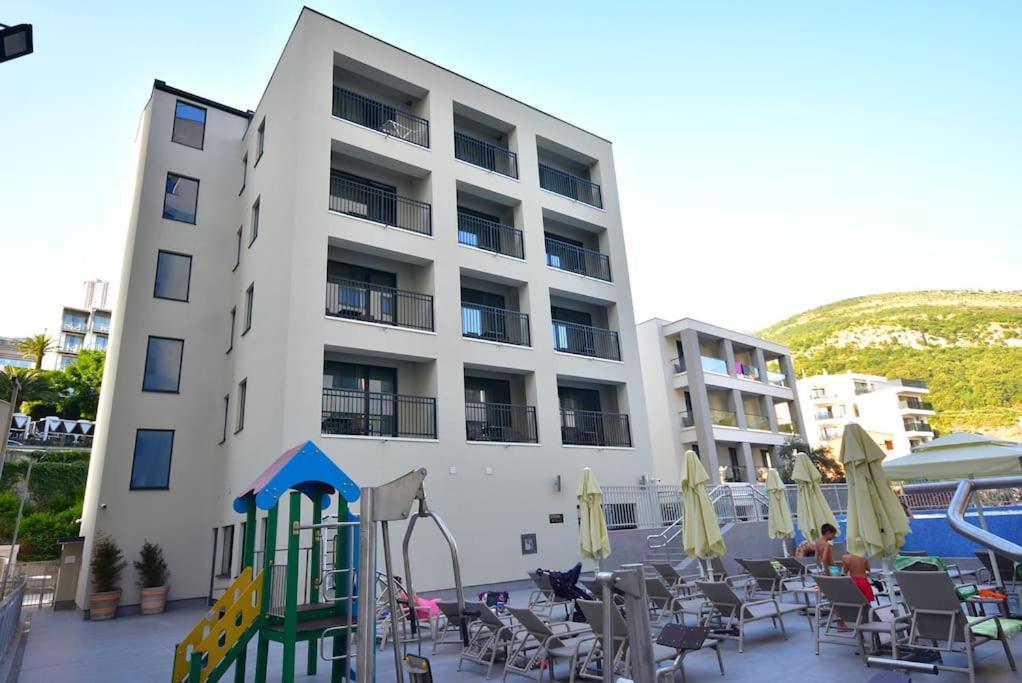 Brand New ! Seaside Apt With Poolview & Parking بودفا المظهر الخارجي الصورة
